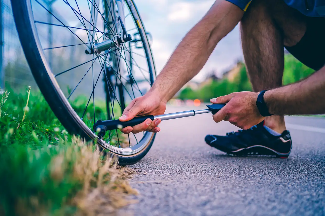 How to pump a bike tyre